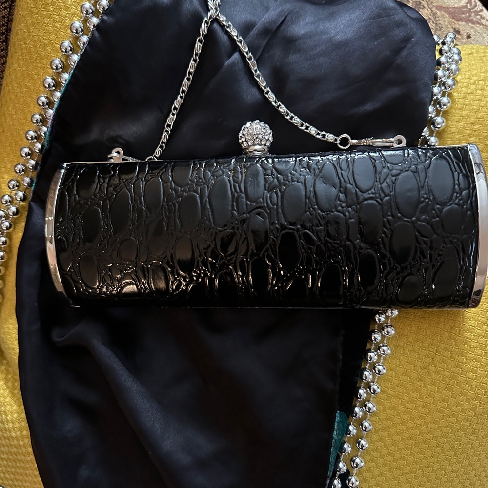 NWOT J & X NY Elegant Black Crocodile-Embossed Clutch